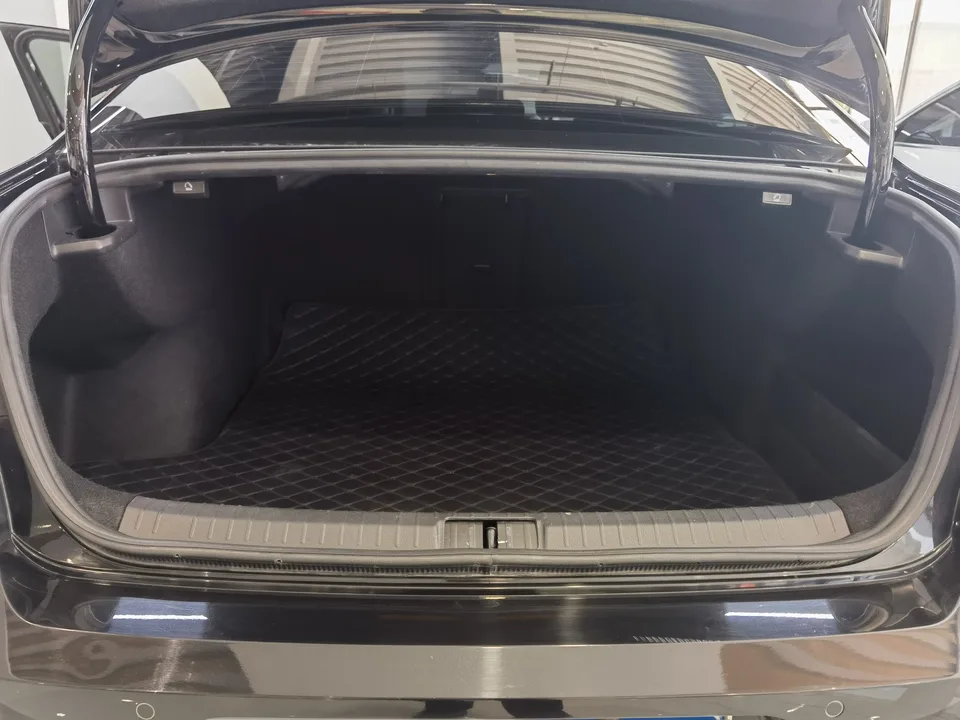 Volkswagen Magotan Magotan 2023 2 million commemorative edition 330TSI DSG luxury model 2024 — миниатюра 4