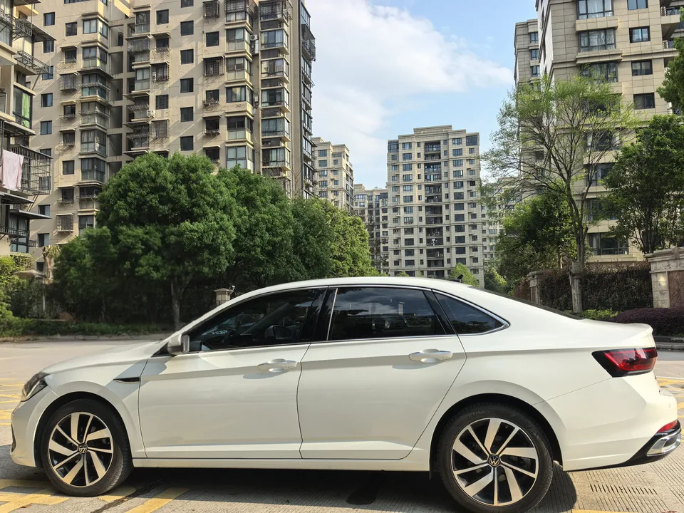 Volkswagen Sagitar 2023 Sagitar 300TSI DSG Excellence Edition 2023 — миниатюра 3