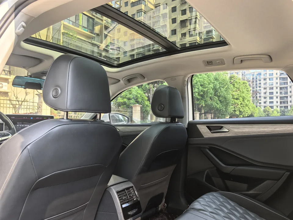 Volkswagen Sagitar 2023 Sagitar 300TSI DSG Excellence Edition 2023 — миниатюра 4