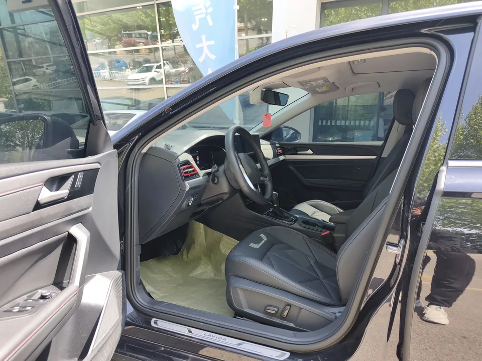 Volkswagen Lavida Lavida 2024 300TSI DSG Starry Sky Leading Edition 2024 — миниатюра 5