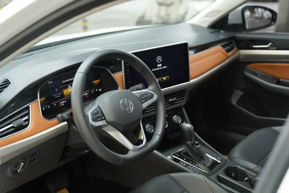 Volkswagen Bora Bora 2023 200TSI DSG Joy Edition 2024 — thumbnail 3