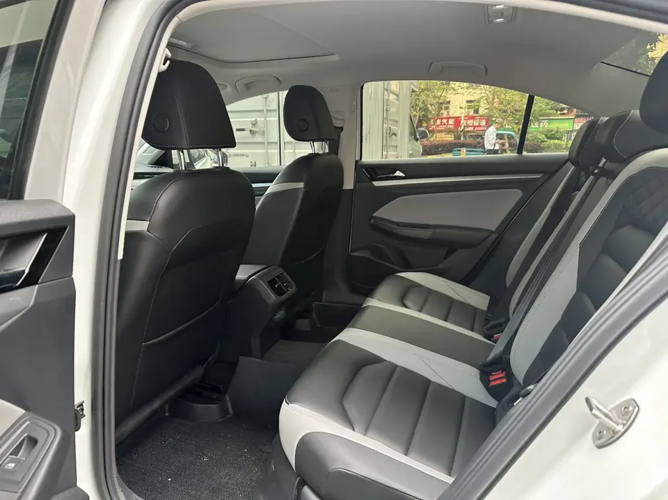 Volkswagen Bora 300TSI DSG Premium Edition 2023 — миниатюра 3