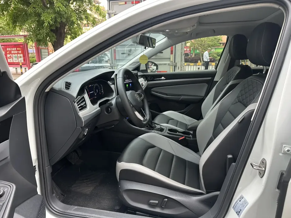 Volkswagen Bora 300TSI DSG Premium Edition 2023 — миниатюра 5