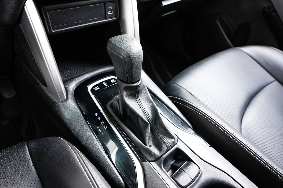 Toyota CorollaCross 2.0L Intelligent Electric Hybrid Dual Engine Pioneer Edition 2023 — миниатюра 5
