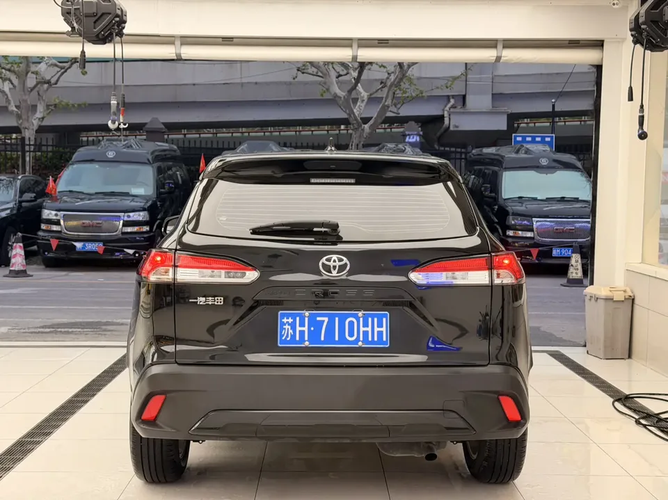 Toyota CorollaCross 2.0L CVT Deluxe Edition 2023 — миниатюра 2