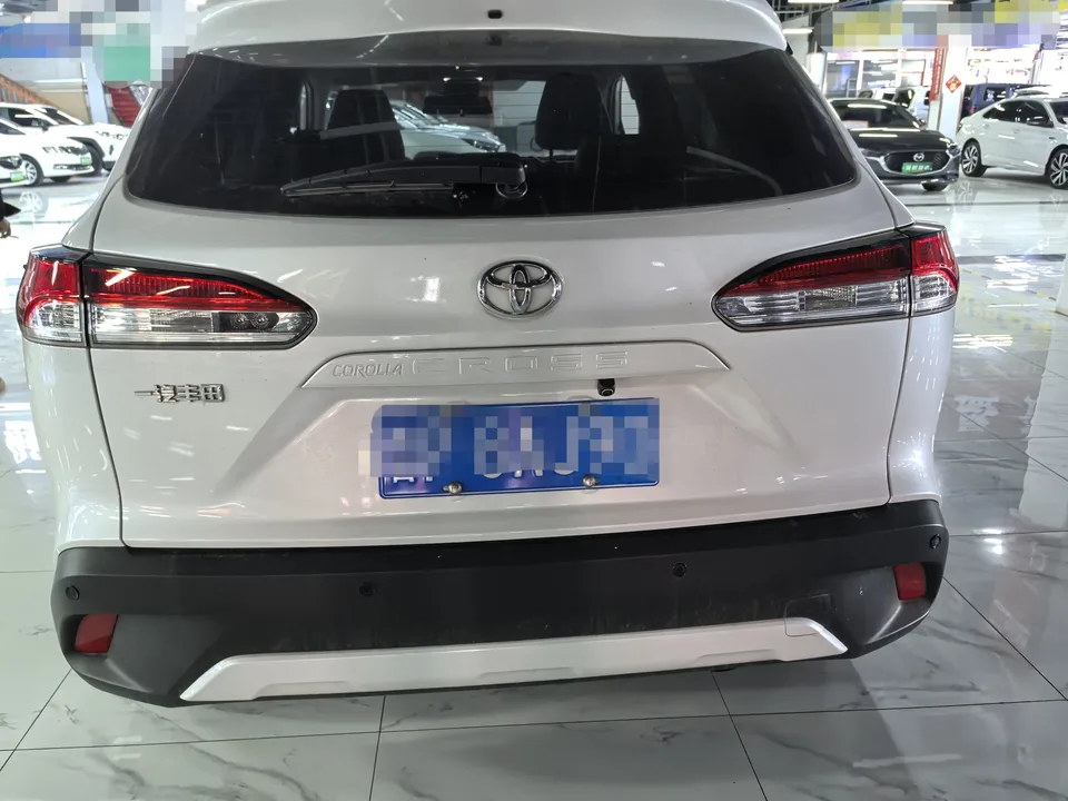 Toyota CorollaCross 2.0L Deluxe Edition 2022 — миниатюра 2