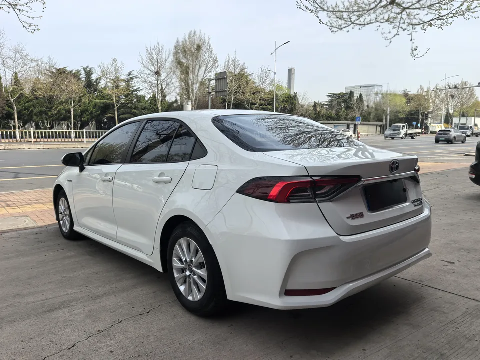 Toyota Corolla Intelligent Electric Hybrid Dual Engine 1.8L E-CVT Pioneer Edition 2023 — миниатюра 4