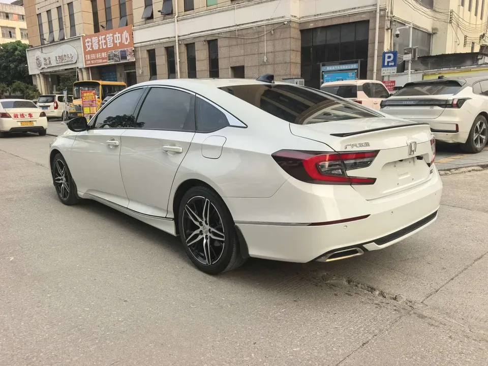 Honda Accord 2022 Accord 260TURBO Fantasy Night Premium Edition 2022 — миниатюра 4