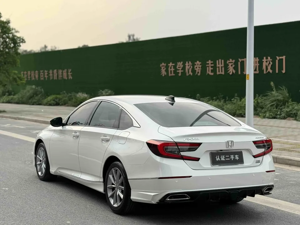 Honda Accord Accord 2022 260TURBO Deluxe Edition 2022 — миниатюра 2