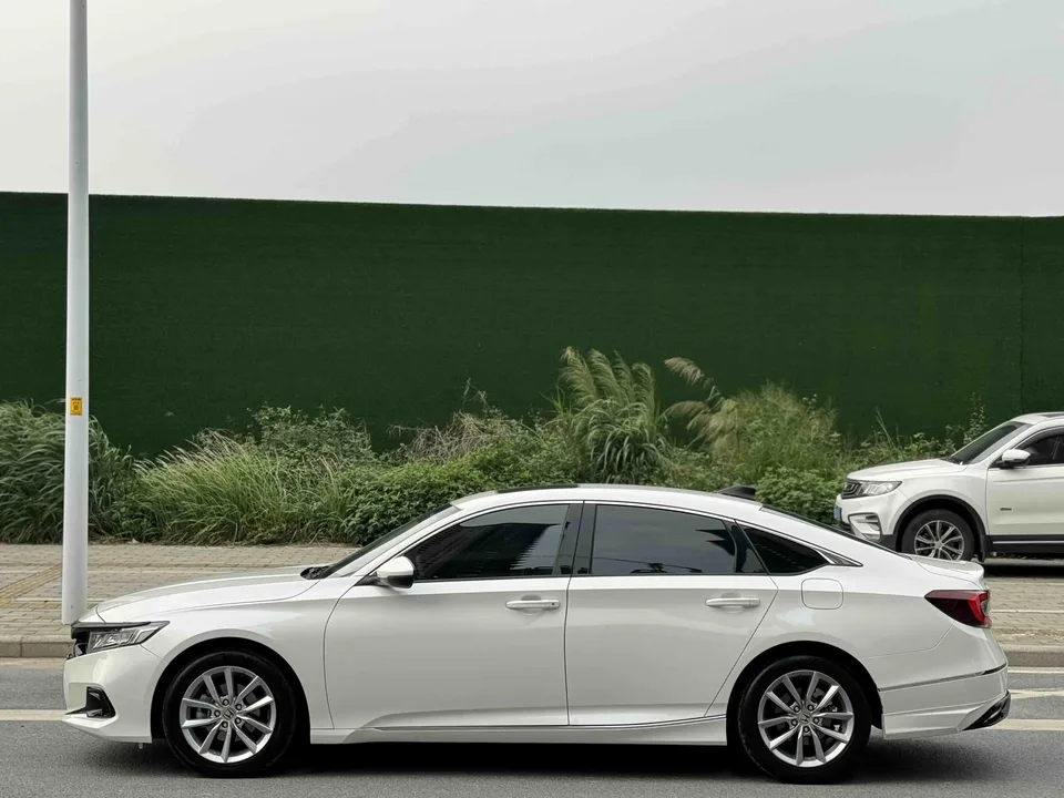 Honda Accord Accord 2022 260TURBO Deluxe Edition 2022 — миниатюра 4