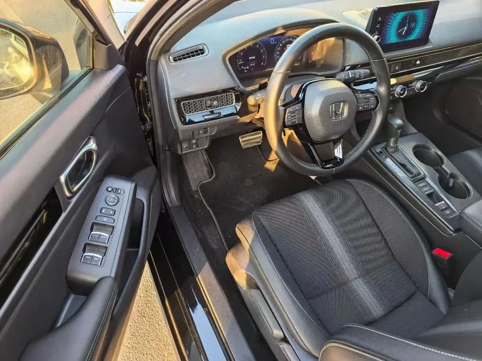 Honda CIVIC 2023 Civic HATCHBACK 240TURBO CVT Extreme Edition 2023 — миниатюра 3