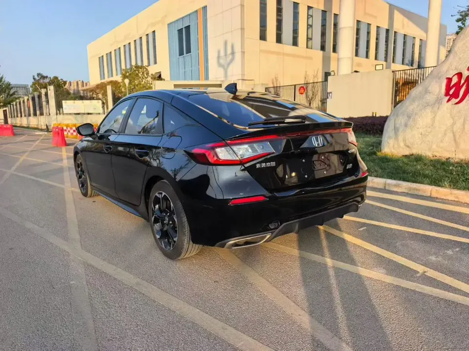 Honda CIVIC 2023 Civic HATCHBACK 240TURBO CVT Extreme Edition 2023 — миниатюра 4
