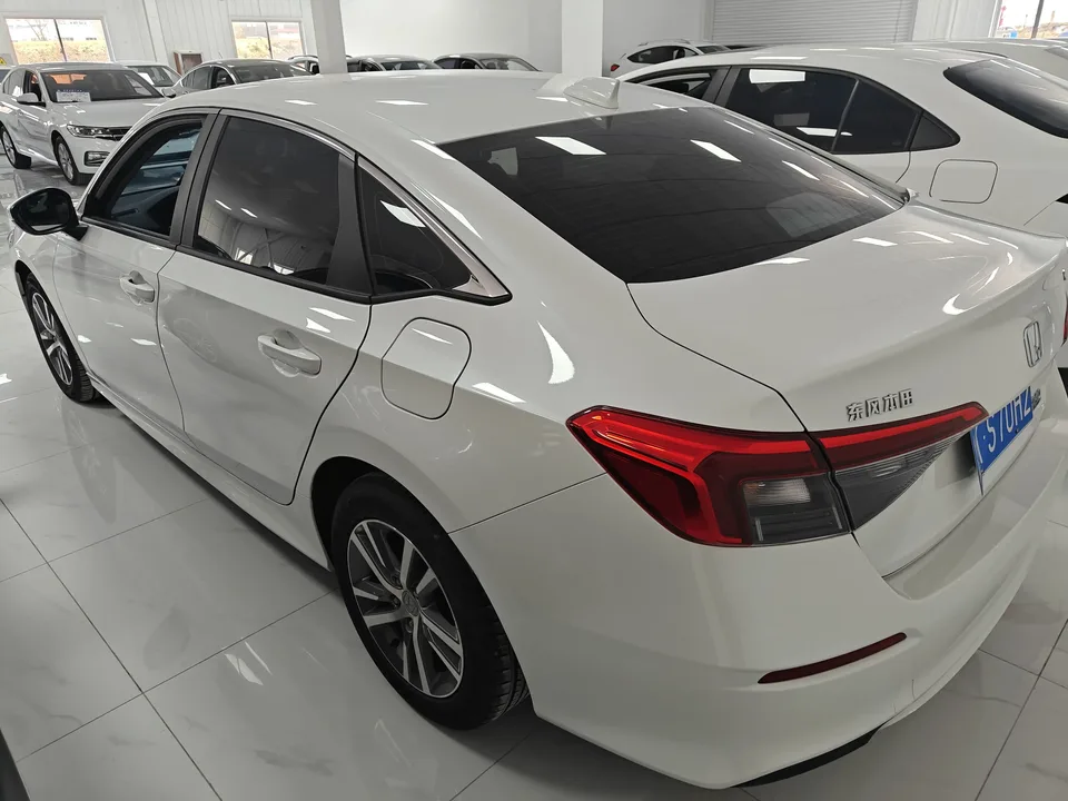 Honda CIVIC 2023 Civic HATCHBACK 240TURBO CVT Extreme Edition 2024 — миниатюра 4