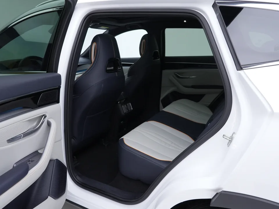 BYD Song PLUS DM DM-i Champion Edition 110KM Flagship PLUS 2023 — миниатюра 4
