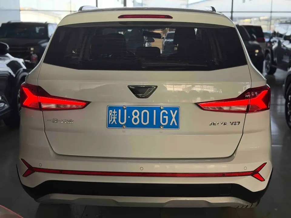 Jetta VS7 Panda Edition 1.4T Automatic Honor Edition Pro 2023 — миниатюра 2