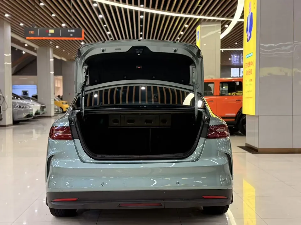Geely Geometry G6 620 Xinqu Edition 2023 — миниатюра 3
