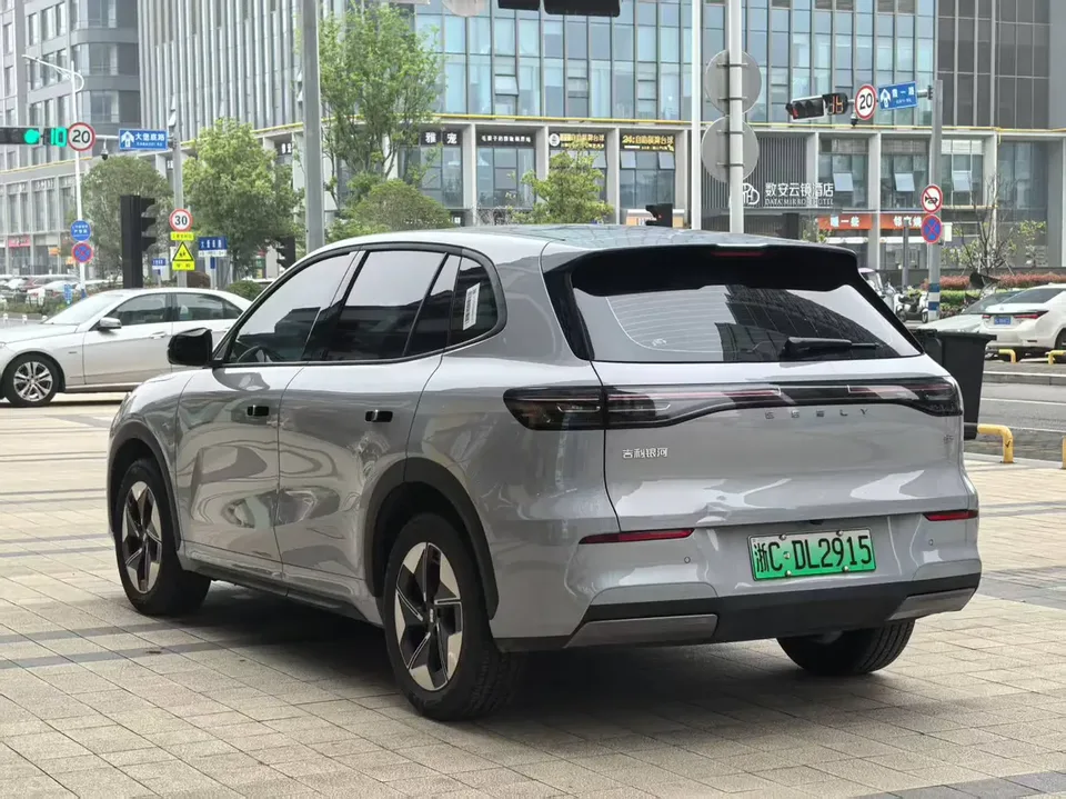 Geely Galaxy E5 440km Sailing Edition 2025 — миниатюра 4