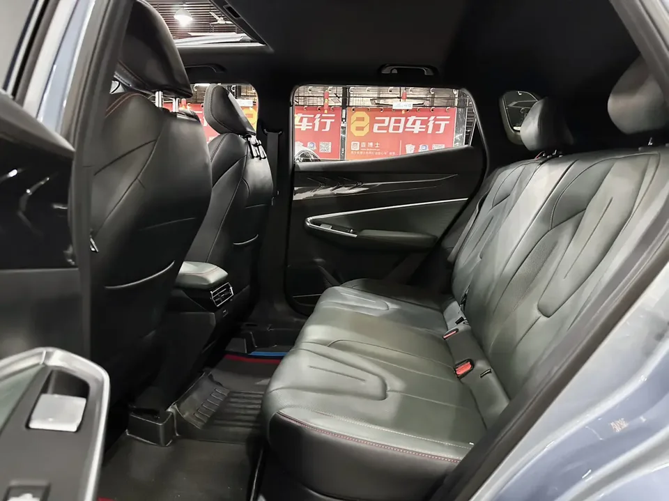 Geely Atlas 1.5TD Longteng Edition 2025 — миниатюра 3
