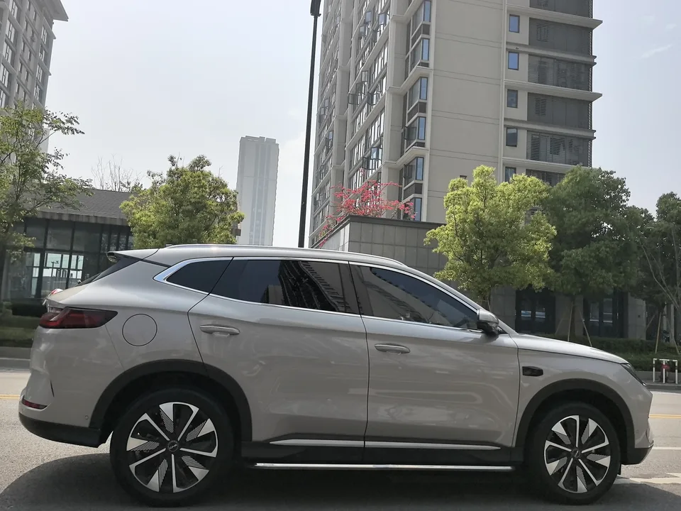 BYD Song PLUS EV Smart Driving Edition 520KM Premium Edition 2025 — миниатюра 2