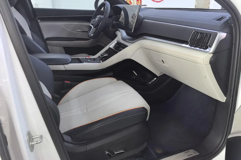 BYD Song PLUS DM DM-i 110KM 2WD Flagship PLUS 2023 — миниатюра 2
