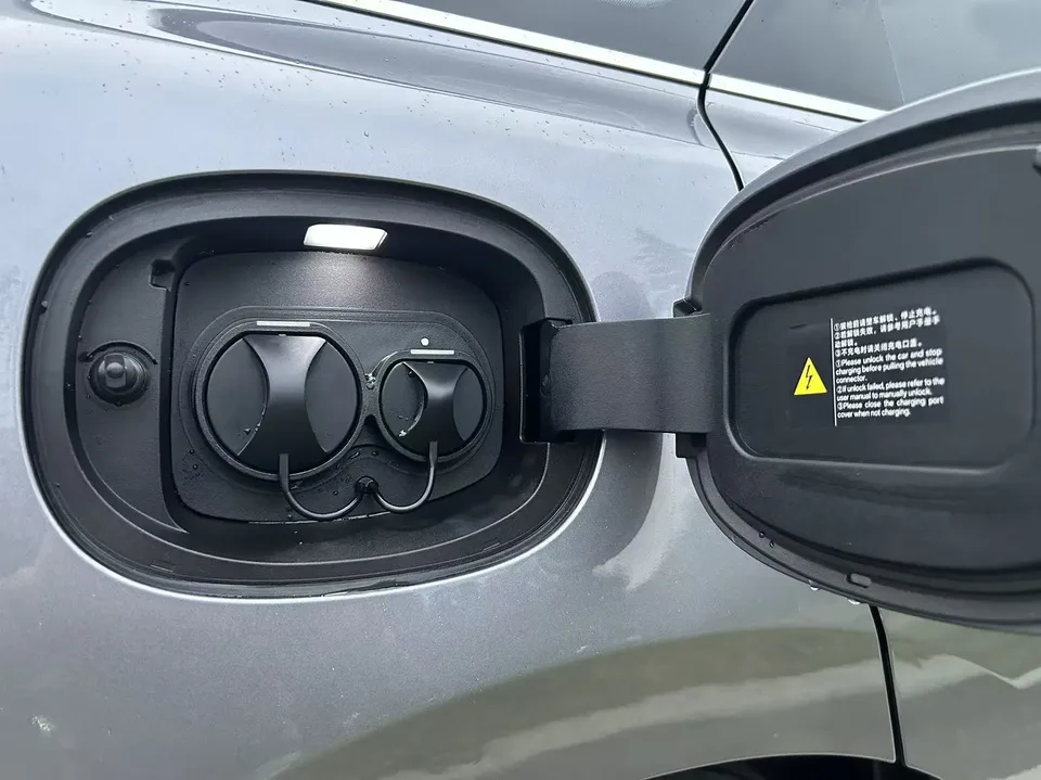 BYD Qin L EV 470km Leading Model 2025 — миниатюра 2