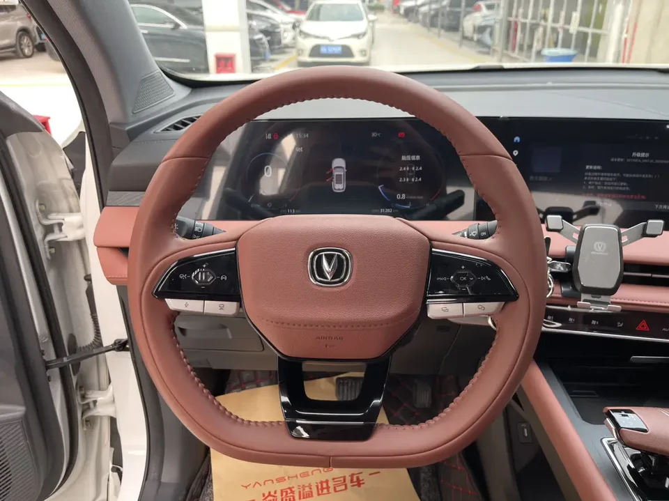 Changan CS75PLUS third generation 1.5T automatic premium model 2023 — миниатюра 4