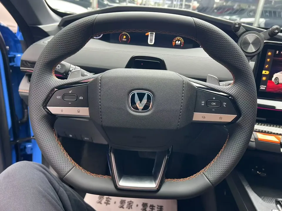 Changan UNI-V 1.5T Premium Edition 2022 — миниатюра 4