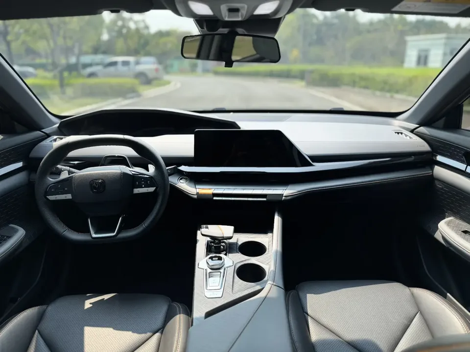 Changan UNI-V 1.5T Premium Edition 2023 — миниатюра 3