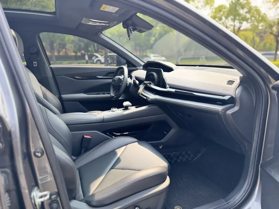Changan UNI-V 1.5T Premium Edition 2023 — миниатюра 4