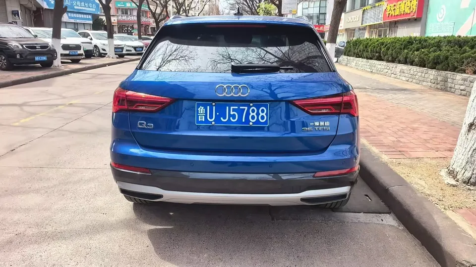 Audi Q3 Audi Q3 2021 35 TFSI Fashionable and Dynamic 2022 — миниатюра 4