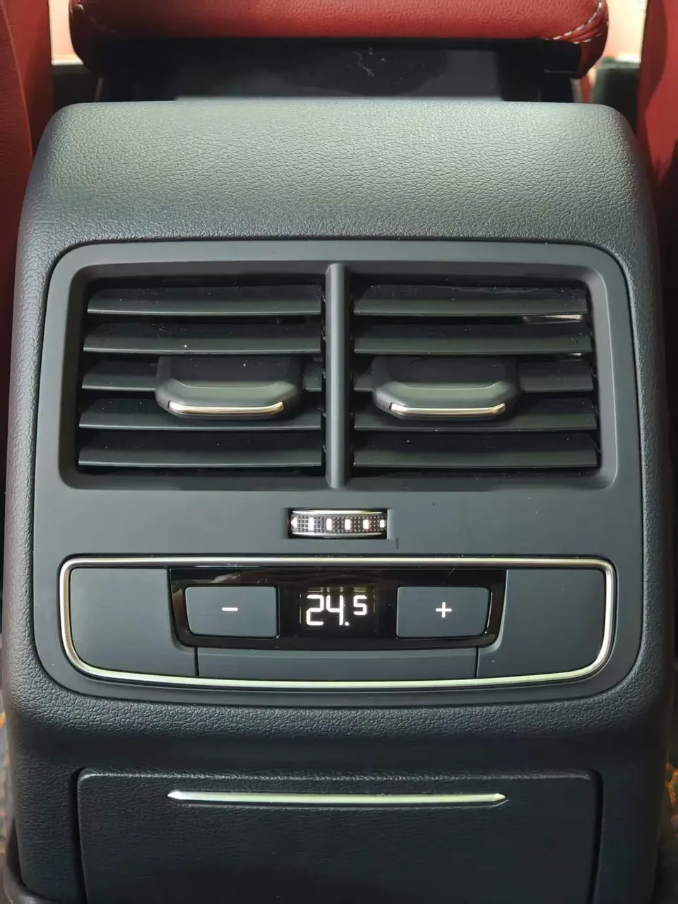 Audi a4 l Audi A4L 2024 40 TFSI Luxury Dynamic 2024 — thumbnail 2