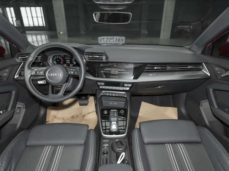 Audi A3 A3L Limousine 35 TFSI Fashion Sports 2023 — миниатюра 4