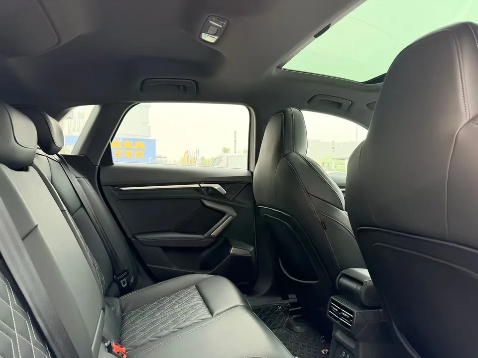 Audi A3 Audi A3 2025 Sportback 35 TFSI Flying Spur Premium Edition 2025 — миниатюра 3