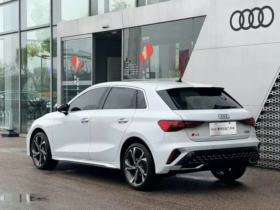 Audi A3 Audi A3 2025 Sportback 35 TFSI Flying Spur Premium Edition 2025 — миниатюра 4