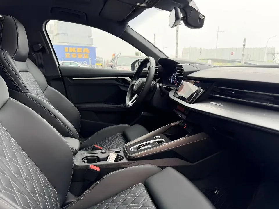 Audi A3 Audi A3 2025 Sportback 35 TFSI Flying Spur Premium Edition 2025 — миниатюра 5