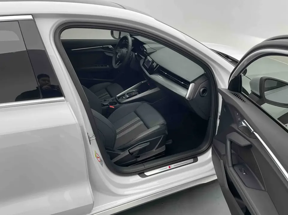 Audi A3 A3L Limousine 35 TFSI Fashion Sports 2023 — миниатюра 2