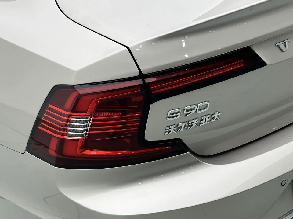 Volvo S90 Volvo S90 2023 B5 Zhiyi Deluxe Edition 2023 — миниатюра 2