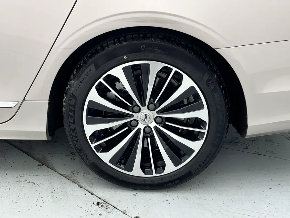 Volvo S90 Volvo S90 2023 B5 Zhiyi Deluxe Edition 2023 — photo 1, buy with delivery to Moscow