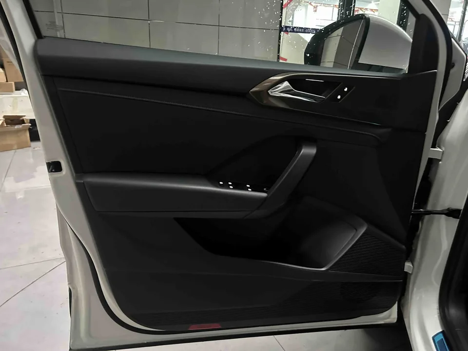 Volkswagen Tharu 330TSI four-wheel drive luxury version 2022 — миниатюра 3