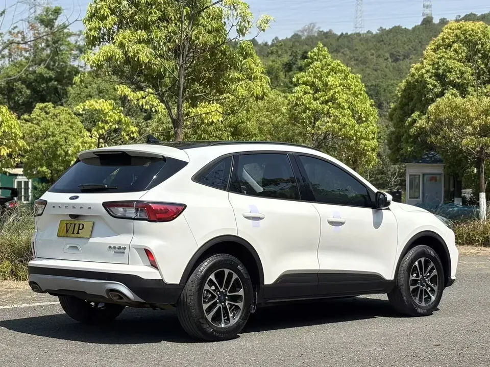 Ford Escape EcoBoost 245 2WD Leisure Edition 2022 — миниатюра 2