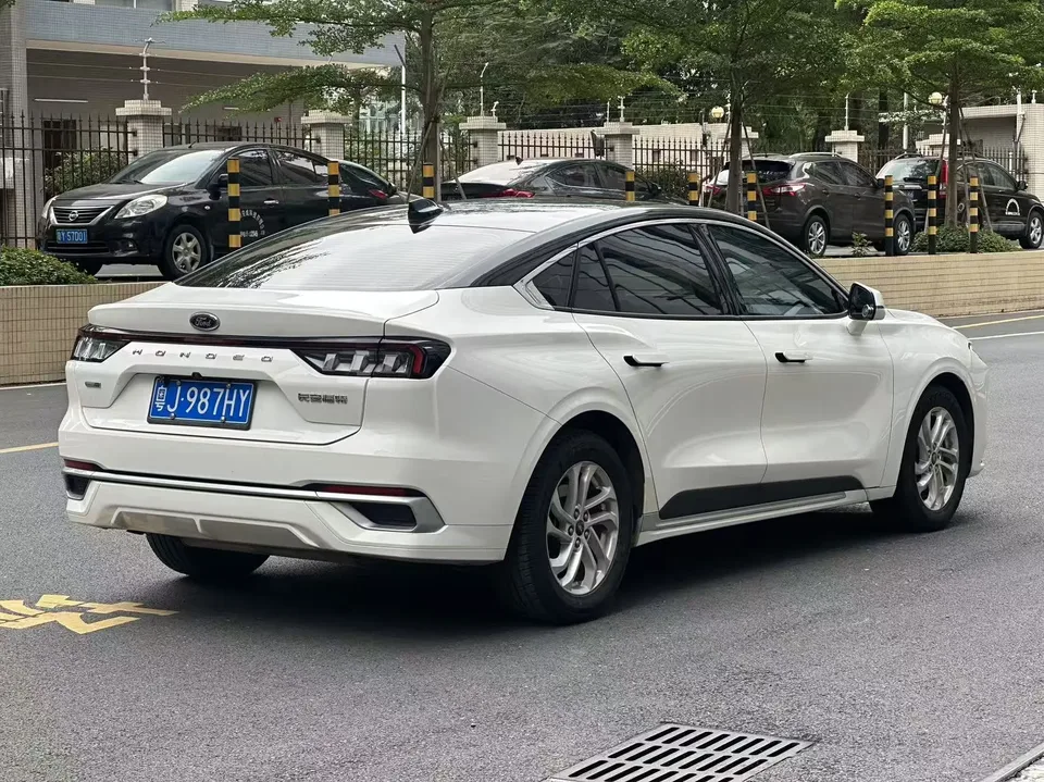 Ford Mondeo Mondeo EcoBoost 245 Fashion Edition 2023 — миниатюра 4