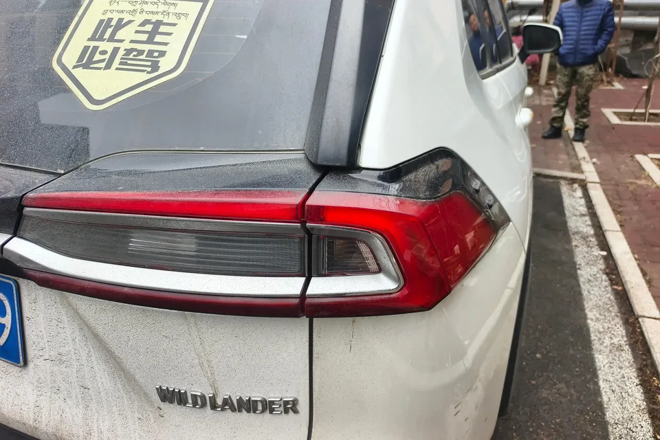 Toyota Willanda facelift 2.0L two-wheel drive leading version 2023 — миниатюра 2
