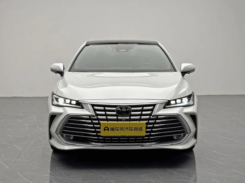 Toyota Avalon Intelligent Electric Hybrid 2.0L E-CVT Premium Edition 2024 — миниатюра 2