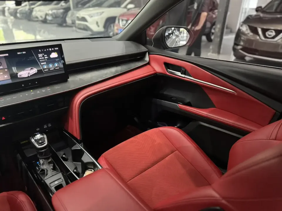 Toyota Camry Hybrid 2.0HS Sports Edition 2024 — миниатюра 3