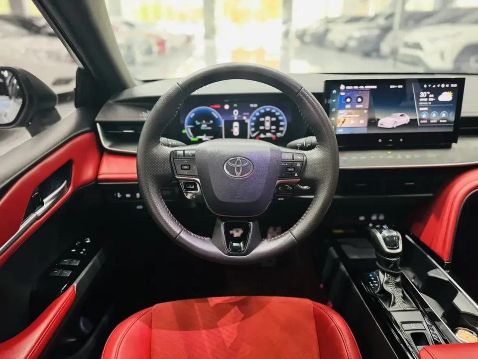 Toyota Camry Hybrid 2.0HS Sports Edition 2024 — миниатюра 4