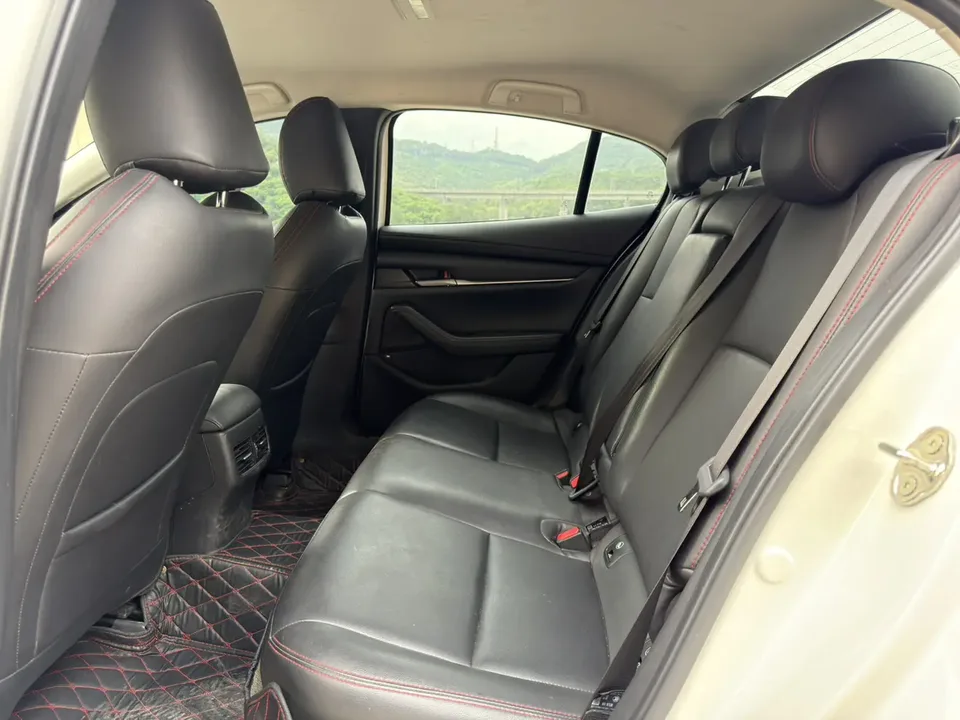 Mazda Axela 2.0L Automatic Quality Edition 2024 — миниатюра 3