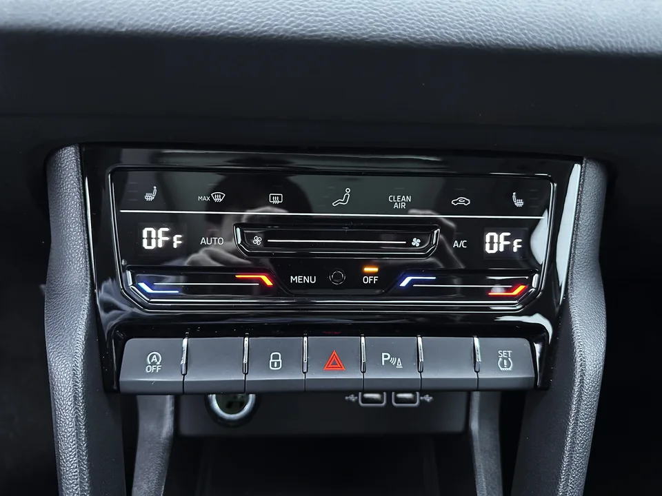 Skoda Karoq TSI280 Exclusive Edition 2024 — миниатюра 3