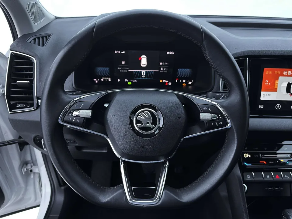 Skoda Karoq TSI280 Exclusive Edition 2024 — миниатюра 4