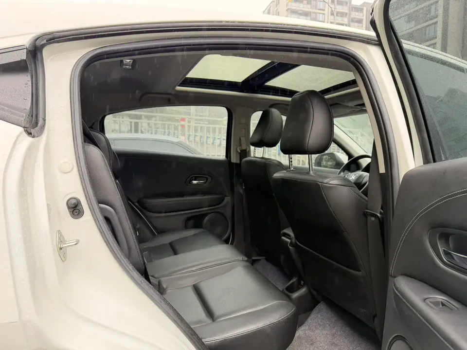 Honda VEZEL 1.5L CVT Elite Intelligent Edition 2022 — миниатюра 4