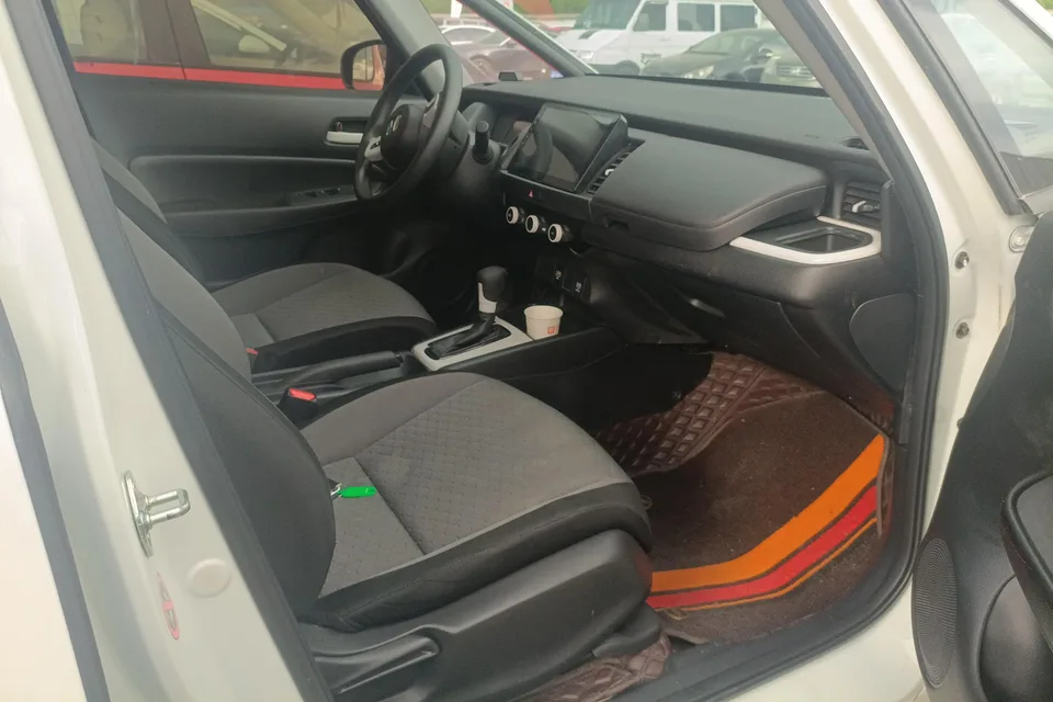 Honda FIT 1.5L CVT Trendy Sunroof Edition 2022 — миниатюра 2